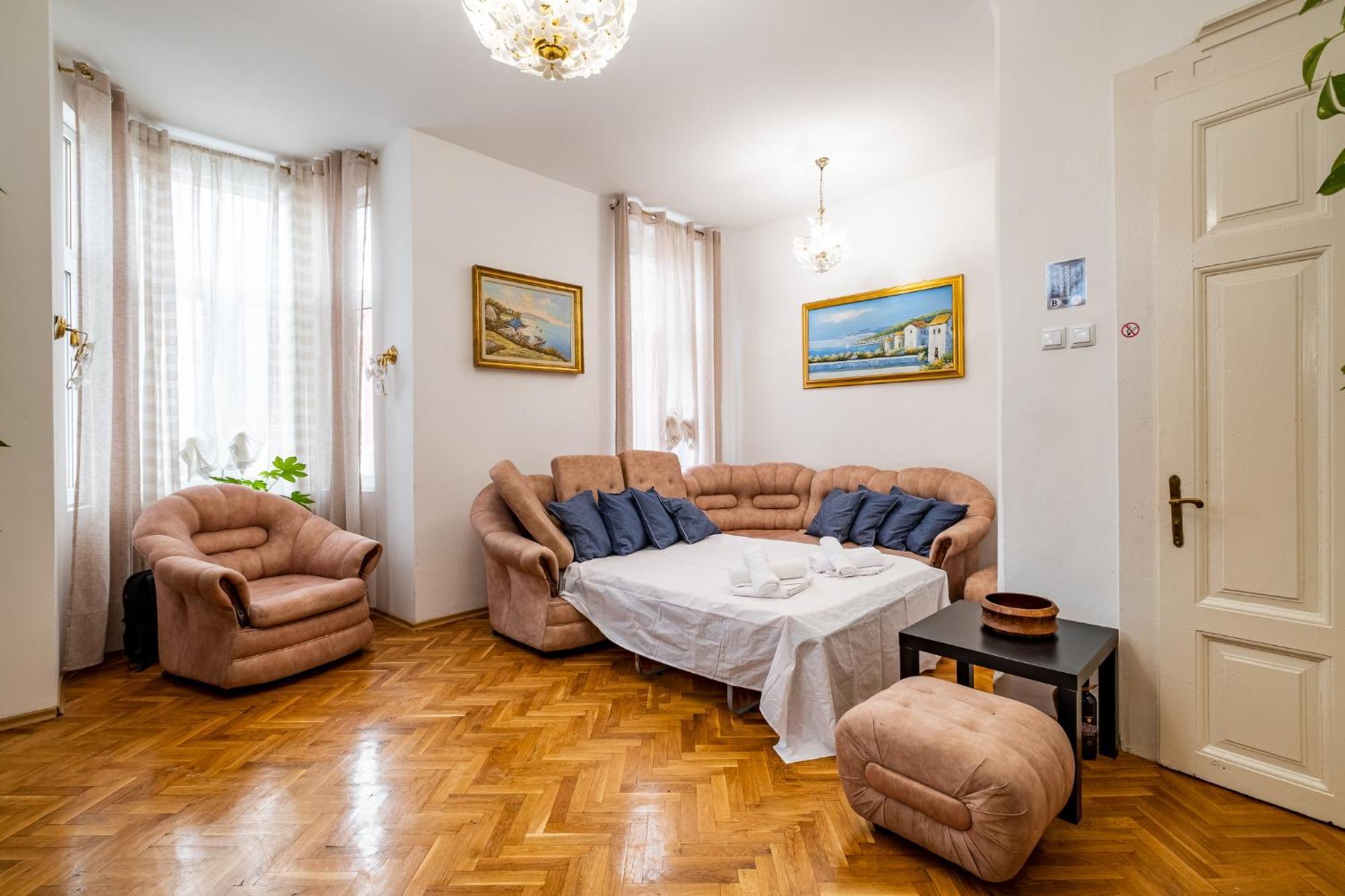 Aristocratic 2Bdrm Central Apartment Varna Exterior photo