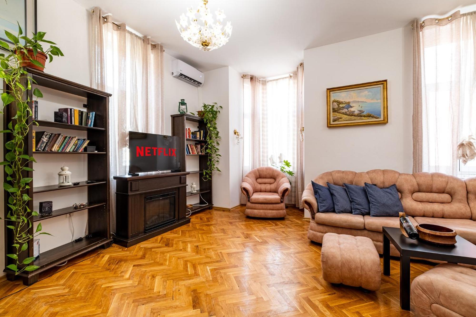 Aristocratic 2Bdrm Central Apartment Varna Exterior photo
